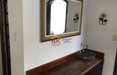 Imagem: A casa possui 4 Dormitórios, 3 Banheiros, 3 Vagas na garagem