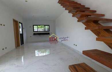 Imagem: A casa em condomínio possui 2 Dormitórios, 3 Banheiros, 1