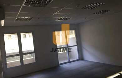 Imagem: O depósito possui 1 Vaga na garagem, 40m² de Área e está