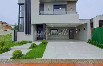 Imagem: A casa possui 4 Dormitórios, 1 Banheiro, 2 Vagas na garagem