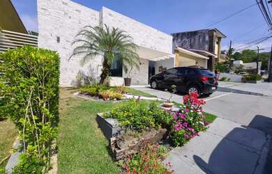 Imagem: A casa em condomínio possui 4 Dormitórios, 5 Banheiros, 2