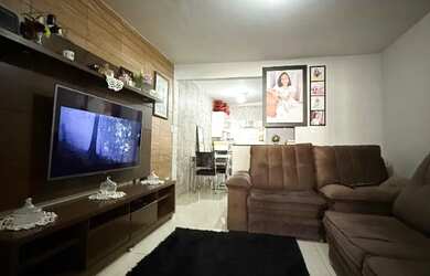 Imagem: A casa possui 5 Dormitórios, 3 Banheiros, 2 Vagas na garagem