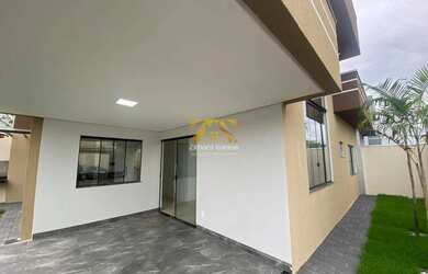 Imagem: A casa possui 3 Dormitórios, 2 Banheiros, 2 Vagas na garagem