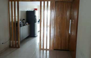 Imagem: A casa possui 2 Dormitórios, 2 Banheiros, 2 Vagas na garagem