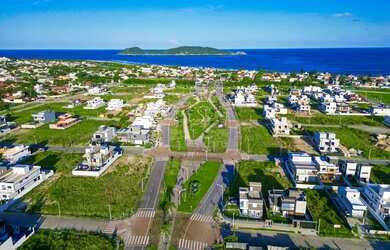 Imagem: O terreno à venda possui e está localizado em Campeche, Florianópolis