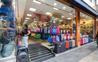 Imagem: O depósito possui 4 Vagas na garagem, 1.110m² de Área e