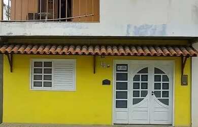 Imagem: A casa possui 3 Dormitórios, 1 Banheiro e está localizado