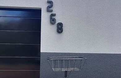 Imagem: A casa possui 3 Dormitórios, 2 Banheiros, 2 Vagas na garagem