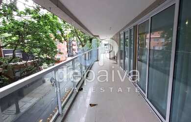 Imagem: O apartamento possui 4 Dormitórios, 5 Banheiros, 1 Vaga na