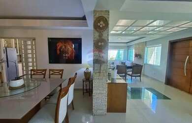 Imagem: A casa possui 4 Dormitórios, 5 Banheiros, 5 Vagas na garagem