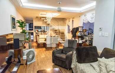 Imagem: A casa possui 3 Dormitórios, 4 Banheiros, 3 Vagas na garagem