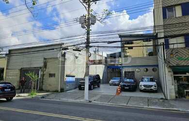 Imagem: O depósito possui 5 Vagas na garagem e 480m² de Área e está