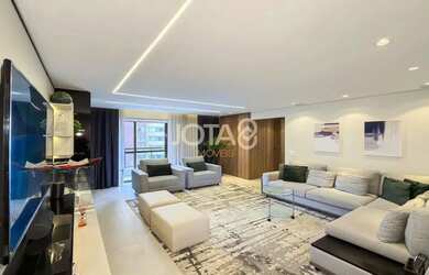 Imagem: O apartamento possui 4 Dormitórios, 5 Banheiros, 2 Vagas na