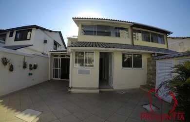 Imagem: A casa em condomínio possui 5 Dormitórios, 5 Banheiros, 1