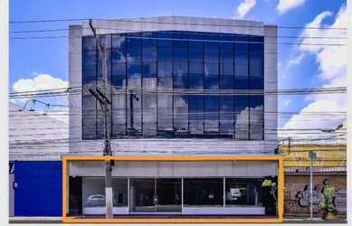 Imagem: O depósito possui 4 Vagas na garagem e 556m² de Área e está