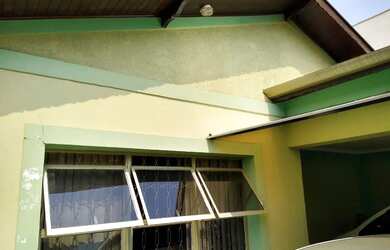 Imagem: A casa possui 2 Dormitórios, 3 Banheiros, 2 Vagas na garagem