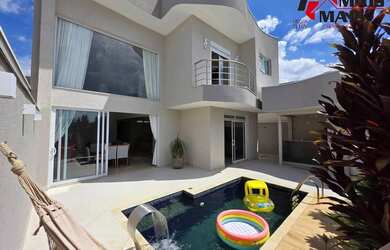 Imagem: A casa possui 3 Dormitórios, 5 Banheiros, 4 Vagas na garagem