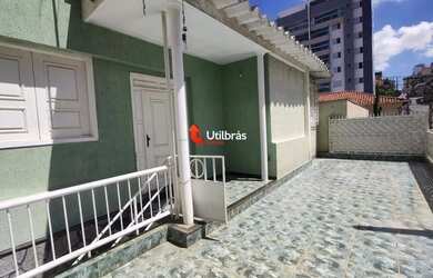 Imagem: A casa possui 4 Dormitórios, 3 Banheiros, 3 Vagas na garagem