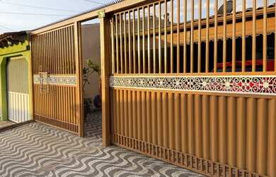 Imagem: A casa possui 3 Dormitórios, 1 Banheiro, 4 Vagas na garagem