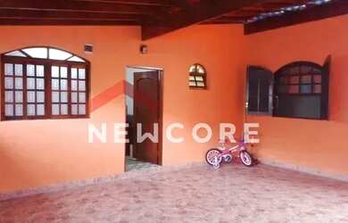 Imagem: A casa possui 3 Dormitórios, 3 Banheiros, 196m² de Área