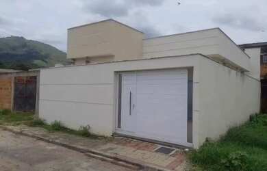 Imagem: A casa possui 2 Dormitórios, 2 Banheiros, 1 Vaga na garagem