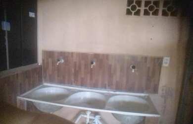 Imagem: A casa possui 4 Dormitórios, 2 Banheiros, 1 Vaga na garagem