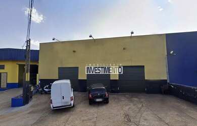 Imagem: O depósito possui 3 Vagas na garagem, 200m² de Área e está