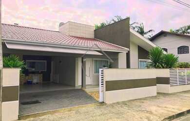 Imagem: A casa possui 3 Dormitórios, 1 Banheiro, 5 Vagas na garagem