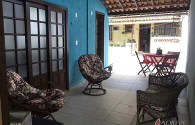 Imagem: A casa possui 3 Dormitórios, 3 Banheiros, 2 Vagas na garagem