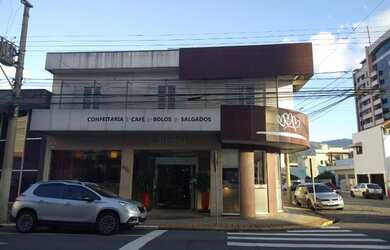 Imagem: O apartamento possui 3 Dormitórios, 1 Banheiro, 1 Vaga na garagem