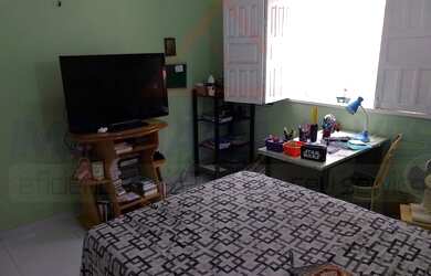 Imagem: A casa possui 5 Dormitórios, 3 Banheiros, 3 Vagas na garagem