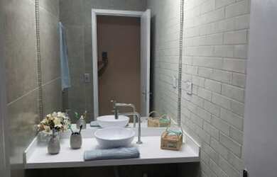 Imagem: A casa possui 2 Dormitórios, 2 Banheiros, 1 Vaga na garagem