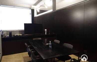 Imagem: O depósito possui 2 Vagas na garagem e 86m² de Área e está