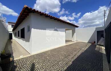 Imagem: A casa possui 4 Dormitórios, 4 Banheiros, 3 Vagas na garagem