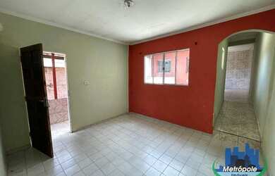 Imagem: A casa possui 2 Dormitórios, 1 Banheiro, 1 Vaga na garagem