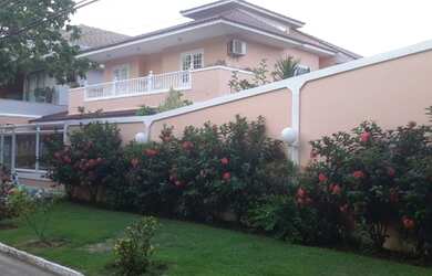 Imagem: A casa em condomínio possui 4 Dormitórios, 5 Banheiros, 5