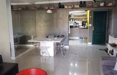 Imagem: O apartamento possui 2 Dormitórios, 2 Banheiros, 2 Vagas na