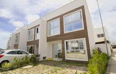 Imagem: A casa possui 2 Dormitórios, 2 Banheiros, 2 Vagas na garagem