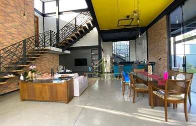 Imagem: A casa em condomínio possui 5 Dormitórios, 5 Banheiros, 2