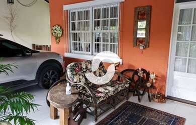 Imagem: A casa possui 3 Dormitórios, 4 Banheiros, 2 Vagas na garagem