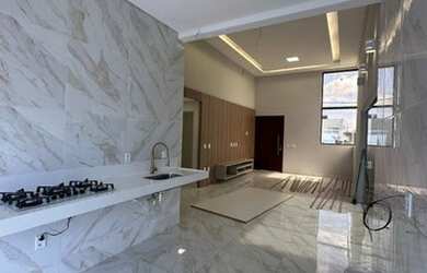 Imagem: A casa possui 2 Dormitórios, 1 Banheiro, 4 Vagas na garagem