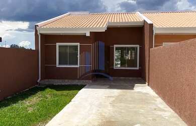 Imagem: A casa possui 3 Dormitórios, 1 Banheiro, 3 Vagas na garagem