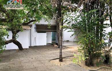 Imagem: A casa possui 4 Dormitórios, 5 Banheiros, 5 Vagas na garagem