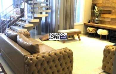 Imagem: A casa em condomínio possui 3 Dormitórios, 3 Banheiros, 305m²