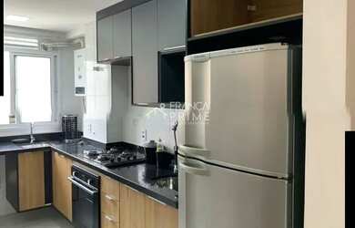 Imagem 3: Excelente apartamento com armários planejados, cooktop e forno