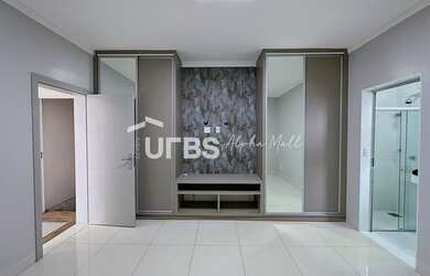 Imagem: A casa em condomínio possui 4 Dormitórios, 4 Banheiros, 4