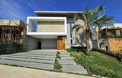 Imagem: A casa em condomínio possui 4 Dormitórios, 4 Banheiros, 4