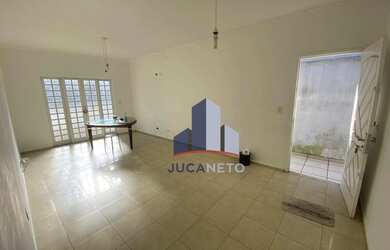 Imagem: A casa possui 2 Dormitórios, 1 Banheiro, 3 Vagas na garagem