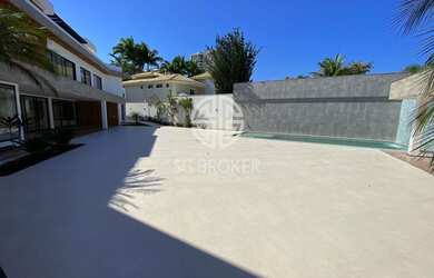 Imagem: A casa em condomínio possui 5 Dormitórios, 5 Banheiros, 4