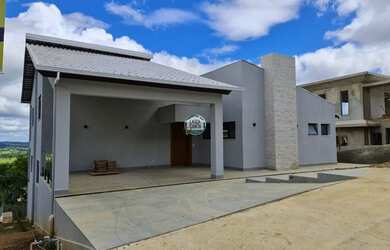 Imagem: A casa em condomínio possui 3 Dormitórios, 3 Banheiros, 4